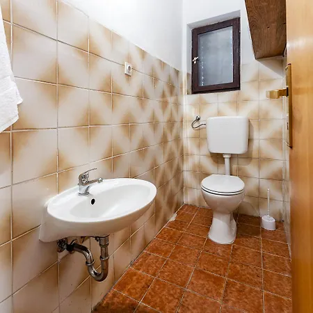 Helles Nur 800 Meter Zum Mit Meerblick, 2 Balkonen, Privatparkplatz Apartment Rovinj