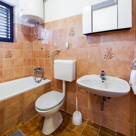 Apartment Helles Nur 800 Meter Zum Mit Meerblick, 2 Balkonen, Privatparkplatz