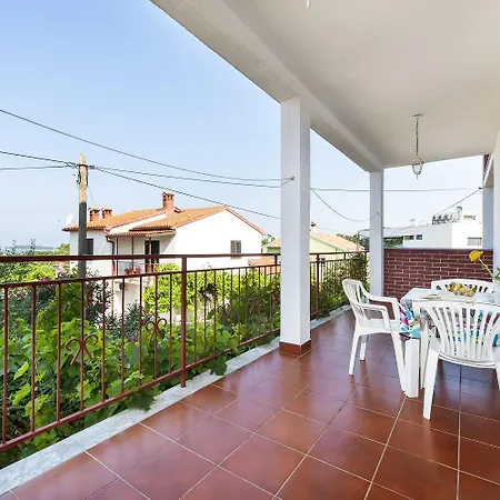 Apartment Helles Nur 800 Meter Zum Mit Meerblick, 2 Balkonen, Privatparkplatz Rovinj