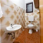 Helles Nur 800 Meter Zum Mit Meerblick, 2 Balkonen, Privatparkplatz Apartamento Rovinj