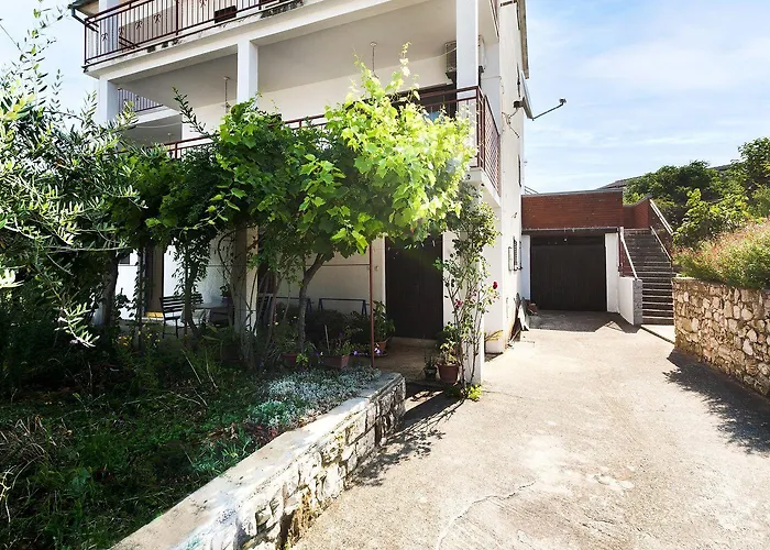 Helles Nur 800 Meter Zum Mit Meerblick, 2 Balkonen, Privatparkplatz Rovinj